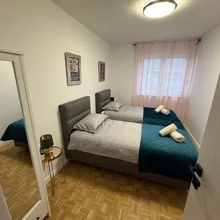 Aurum Hills Apartman *