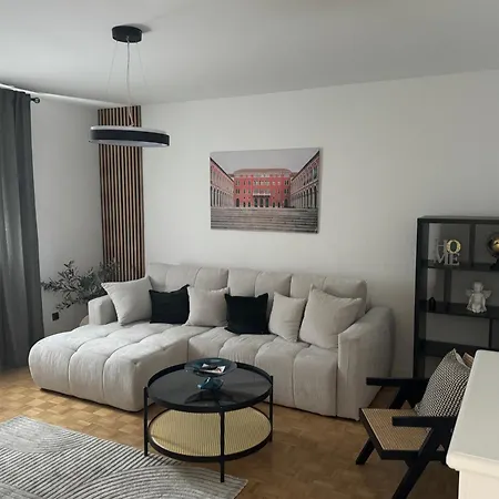 Aurum Hills Apartamento *