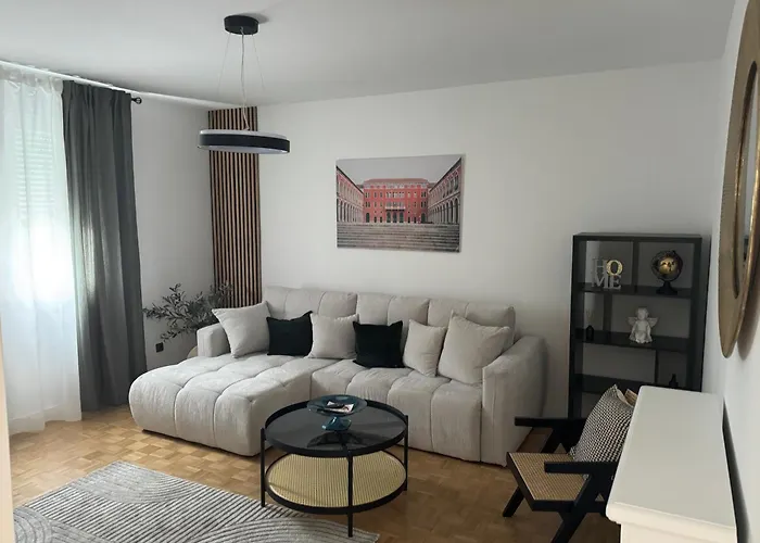 Aurum Hills Apartmán *